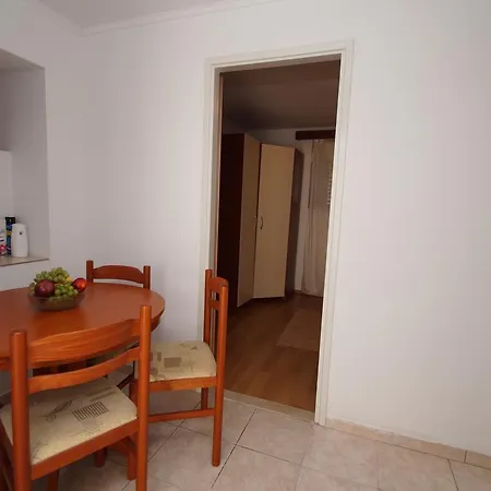 Sveti Nikola Apartment *